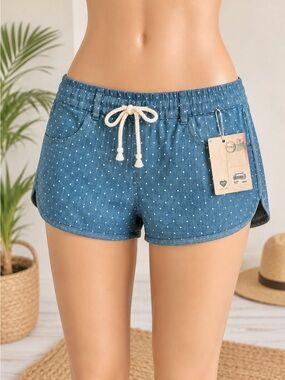 NWT Roxy Stretchy Denim Dolphin Hem Shorts Womens Size Medium W/ Polka Dots